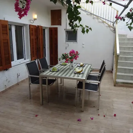 Holiday home Cozy Citrus Garden House By The Seaside. Chones