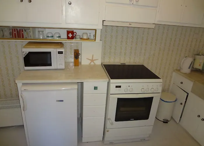 Cozy Citrus Garden House By The Seaside. Chones